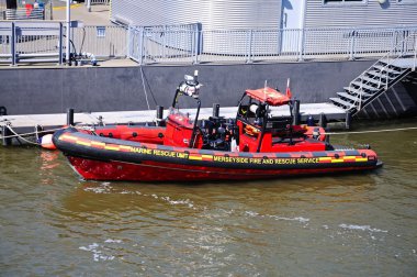 Pier Head, Liverpool'da Merseyside yangın ve kurtarma teknesi.
