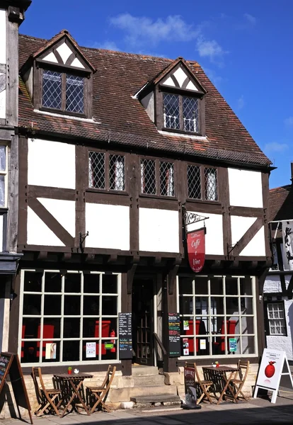 Kawiarnia w budynku Tudor wzdłuż Church Street, Tewkesbury. — Zdjęcie stockowe