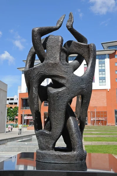 Escultura de arte moderno en la Plaza de Belgrado, Coventry . —  Fotos de Stock