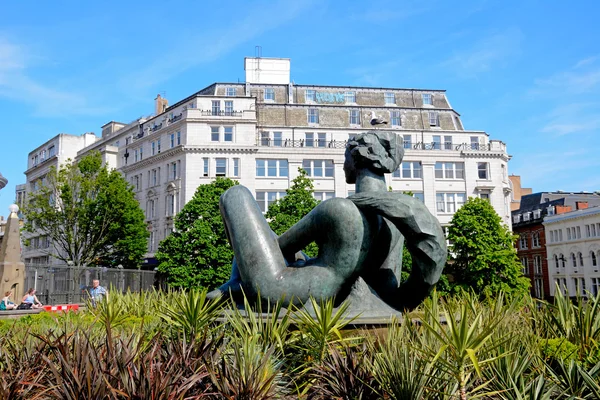 La statua della fontana del fiume (The Floozie in the Jacuzzi) in Victoria Square, Birmingham . — Foto Stock