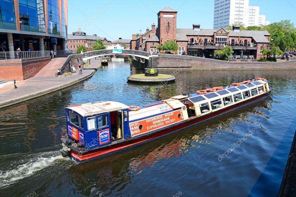 View Of The Malt House Pub At Old Turn Junction With A Tour Boat In The Foreground Birmingham Stock Editorial Photo C Arenaphotouk