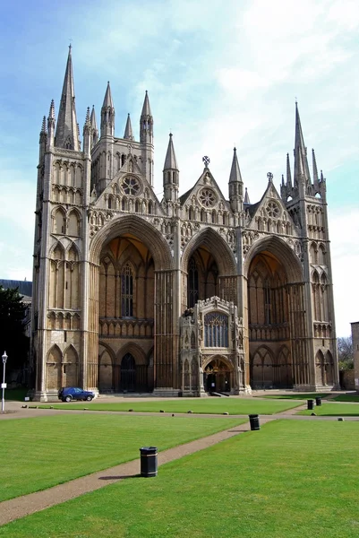 Frente oeste de la Catedral de Peterborough (Catedral de San Pedro, San Pablo y San Andrés), Peterborough . — Foto de Stock