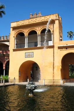 Krallar Kalesi (Alcazar), Sevilla içinde bahçelerde yenilik çeşme ve havuz.