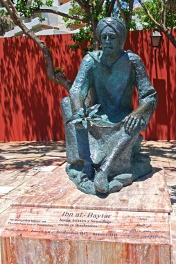 İbn-i Sina Heykeli - Baytar, Benalmadena doğumlu seçkin botanikçi ve farmakolog.