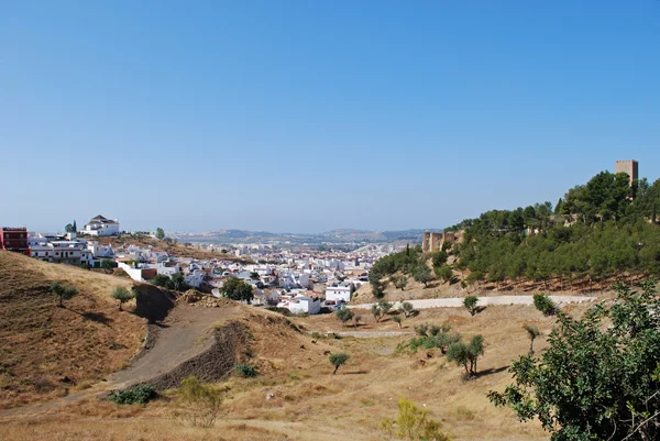 Widok na miasto z zamkiem w prawo, Velez Malaga. — Zdjęcie stockowe