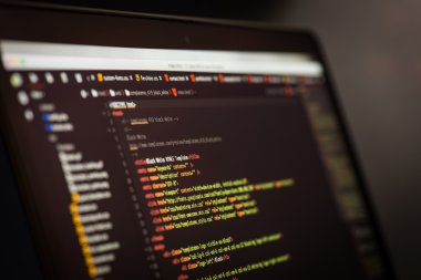 Html ve Css kod geliştirme ekran görüntüsü. Dizüstü bilgisayar monitörü.