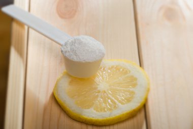 Spor Eki veya vitamin limon dilimi. Spor beslenme ve sağlık kavramı.