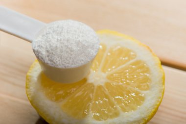 Spor Eki veya vitamin limon dilimi. Spor beslenme ve sağlık kavramı.