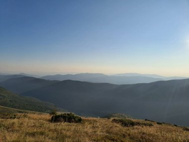 Dağlardaki güzel yaz manzarası 