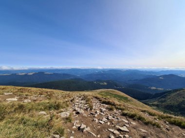 Dağlardaki güzel yaz manzarası