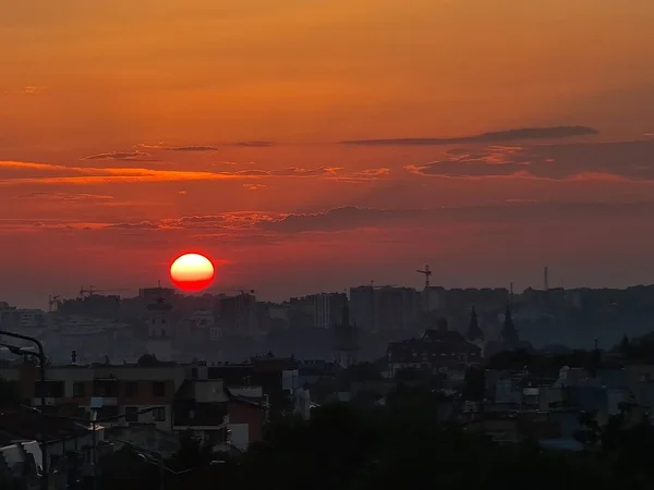Güzel renkli şehir gün batımı