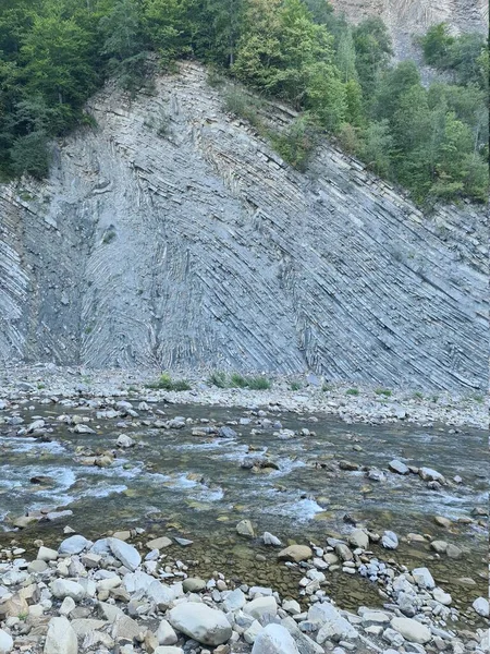 Karpatya dağlarında jeolojik oluşum.