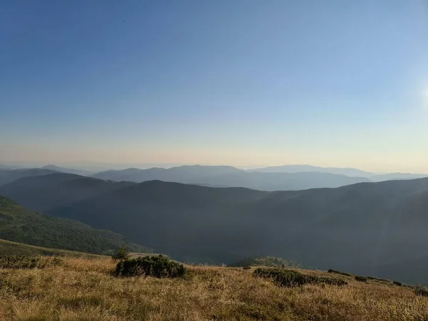 Dağlardaki güzel yaz manzarası 
