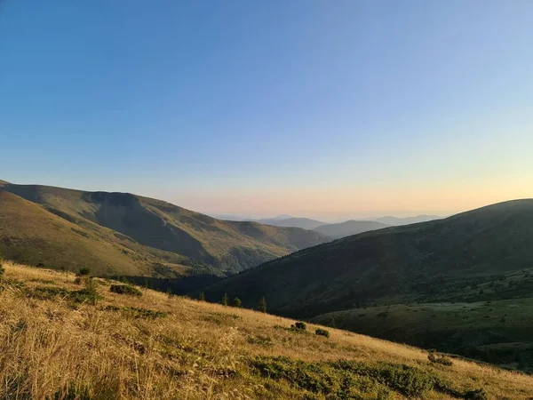 Dağlardaki güzel yaz manzarası 