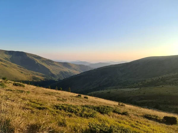 Dağlardaki güzel yaz manzarası 