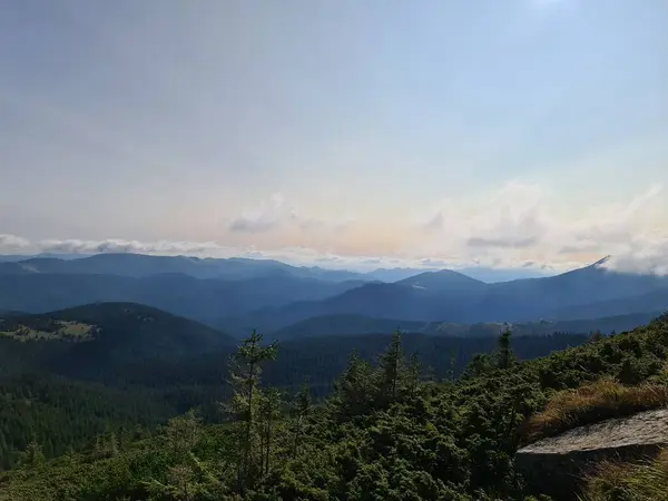 Mavi palette yaz dağları