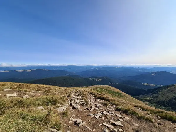 Dağlardaki güzel yaz manzarası