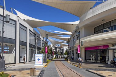 İstanbul, hindi-ağustos 28,2020. Isfanbul ya da eski Vialand. Türkiye 'de inşa edilen ilk tema parkı. Yaz mevsiminde isfanbul alışveriş ve eğlence merkezinden görüntü.