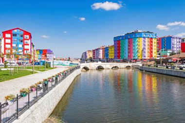 Silivri, İstanbul ilinin Marmara Denizi kıyısında, Silivri ilçesine bağlı bir ilçedir. Yaz mevsiminde Silivri 'den manzara ve şehir manzarası.