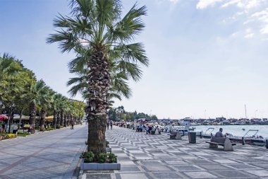 Silivri, İstanbul ilinin Marmara Denizi kıyısında, Silivri ilçesine bağlı bir ilçedir. Yaz mevsiminde Silivri 'den manzara ve şehir manzarası.