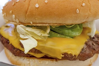 Hamburger yemeye hazır ol.