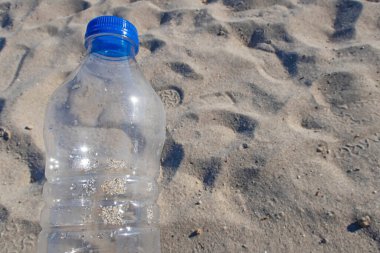 Plastik su şişelerini kapat