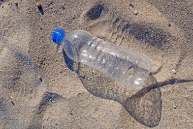 Plastik su şişelerini kapat