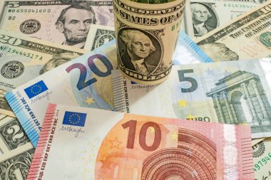 ABD doları ve Euro banknotları