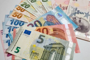 Avrupa ve Türk Lirası banknotlarını kapat