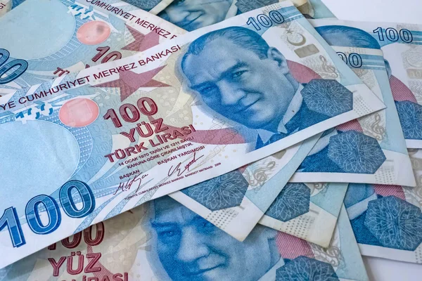 Закрыть Сто Турецких Банкнот Лиры — стоковое фото