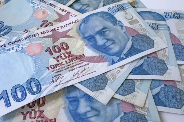 100 lira Türk banknotunu kapat.