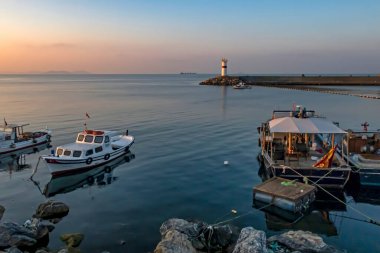 Kumkapi, İstanbul, 24 Ağustos 2020 yaz mevsiminde İstanbul 'un Kumkapi ilçesinden manzara ve deniz manzarası..