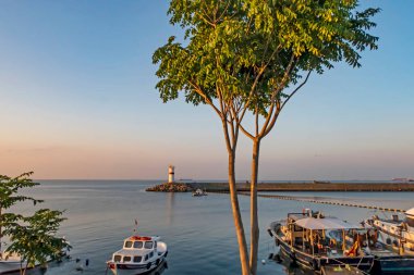 Kumkapi, İstanbul, 24 Ağustos 2020 yaz mevsiminde İstanbul 'un Kumkapi ilçesinden manzara ve deniz manzarası..
