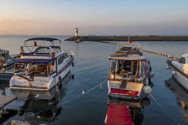 Kumkapi, İstanbul, 24 Ağustos 2020 yaz mevsiminde İstanbul 'un Kumkapi ilçesinden manzara ve deniz manzarası..
