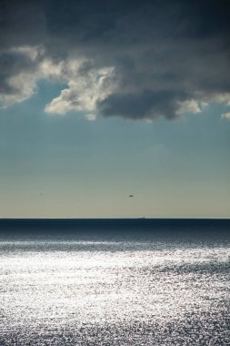 Deniz manzarası ve kışın deniz manzarası