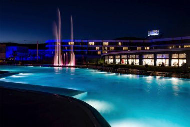 Alacati, İzmir, 15 Ağustos 20.Resort Zigana Alacati, Ege Denizi 'nin büyüleyici dokusu ve maviliğin eşsiz güzelliği ile çevrili bir körfezde yer almaktadır. Tesisin genel görünümü .