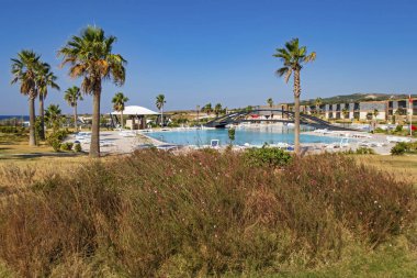 Alacati, İzmir, 15 Ağustos 20.Resort Zigana Alacati, Ege Denizi 'nin büyüleyici dokusu ve maviliğin eşsiz güzelliği ile çevrili bir körfezde yer almaktadır. Tesisin genel görünümü .