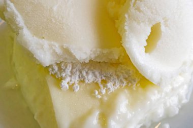 Türkçe tatlı yemeye hazır mısın? Vanilya dondurmalı su muhallebisi.