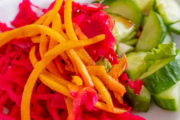 Cerca Listo Para Comer Ensalada Con Verduras —  Fotos de Stock