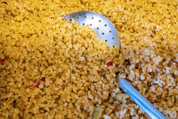 Restoranda Bulgur Pilavı Kepçe — Stok fotoğraf