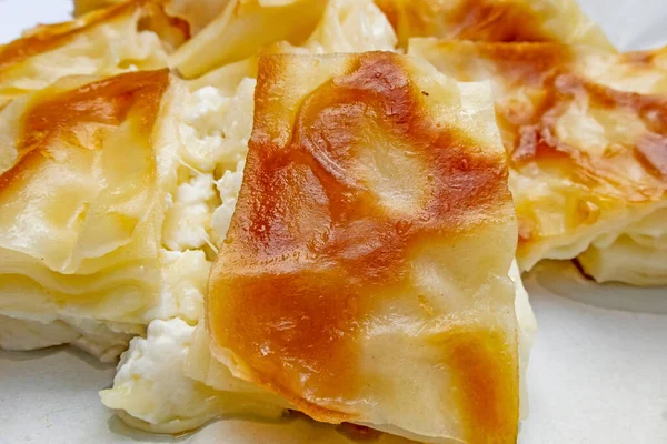 Geleneksel Türk kahvaltısı yemeye hazır mısın Borek?