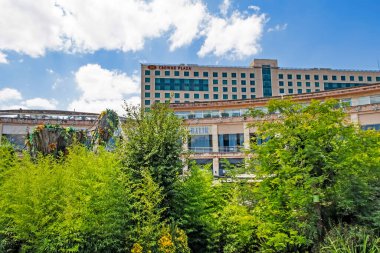 Kurkoy, İstanbul, Türkiye-Ağustos 3.2020. İstanbul 'daki eğlence ve alışveriş merkezi Viaport' tan yaz mevsiminde genel manzara.