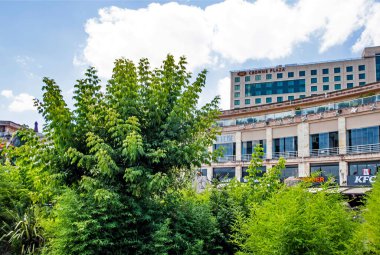 Kurkoy, İstanbul, Türkiye-Ağustos 3.2020. İstanbul 'daki eğlence ve alışveriş merkezi Viaport' tan yaz mevsiminde genel manzara.