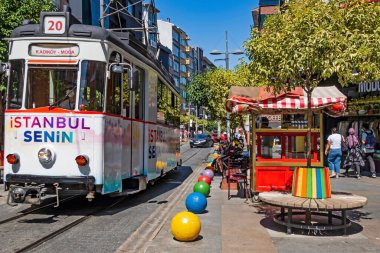 Kadıköy, İstanbul, Türkiye-Ağustos 30,2020. İstanbul 'un Kadıköy ilçesinden yaz mevsiminde kent manzarası