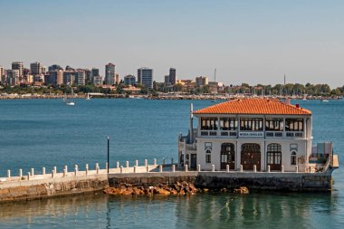 Kadıköy, İstanbul, Türkiye-Ağustos 30,2020. İstanbul 'un Kadıköy ilçesinden yaz mevsiminde kent manzarası