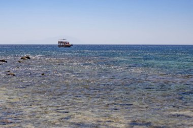 alacati, cesme, izmir, 14,2020 hindi-ağustos. Alacati 'deki açık ve mavi rengiyle Ege Denizi' nden görüş..