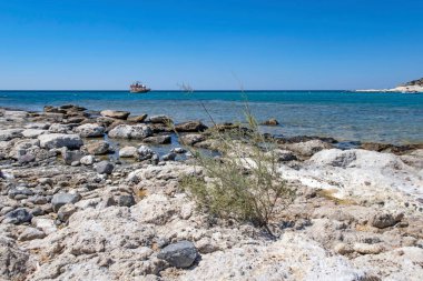 alacati, cesme, izmir, 14,2020 hindi-ağustos. Alacati 'deki açık ve mavi rengiyle Ege Denizi' nden görüş..