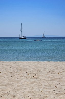 alacati, cesme, izmir, 14,2020 hindi-ağustos. Alacati 'deki açık ve mavi rengiyle Ege Denizi' nden görüş..