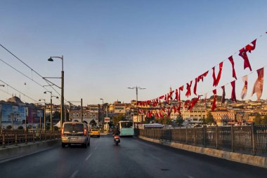 İstanbul, Türkiye-Ağustos 29.2020. İstanbul kentsel ve şehirlerarası motorlu taşıtlar karayolu ağı ve şehir manzaralı..