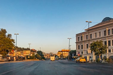 İstanbul, Türkiye-Ağustos 29.2020. İstanbul kentsel ve şehirlerarası motorlu taşıtlar karayolu ağı ve şehir manzaralı..